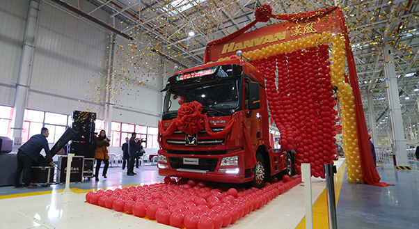 La nueva base de manufactura de XCMG fue puesta en producción y el primer camión pesado “Hanvan” fue sacado de la línea de producción
