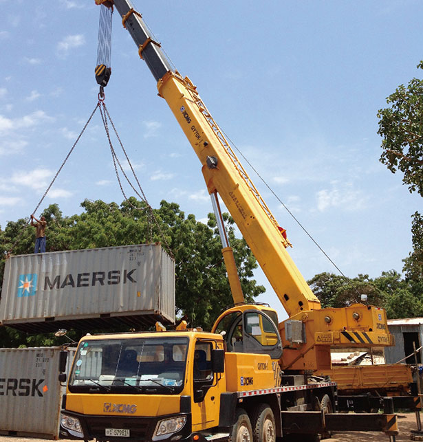 起重机在尼日利亚Apapa港口吊装
