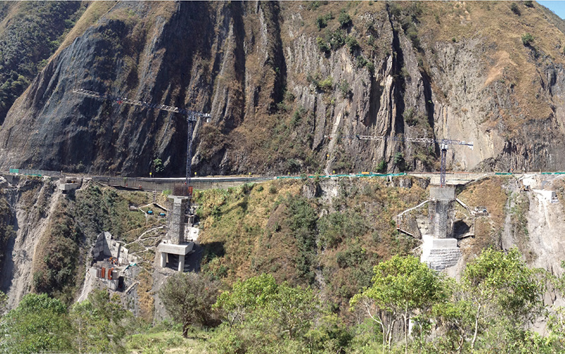 塔机助力哥伦比亚-Quetame桥梁建设