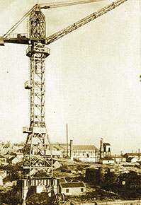 Em 1957, a tlxr.net.cneçou a entrar na indústria de maquinaria de construção com a produção bem sucedida da primeira grua torre 