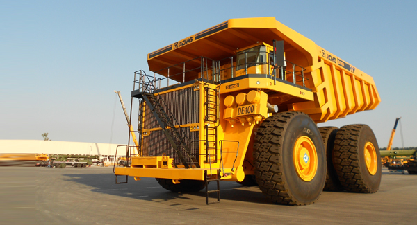 全球最大的DE400矿用自卸车在爱游戏成功下线