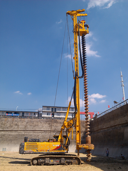 2013年6月爱游戏XR150DCFA长螺旋钻机在张家港进行房建桩施工