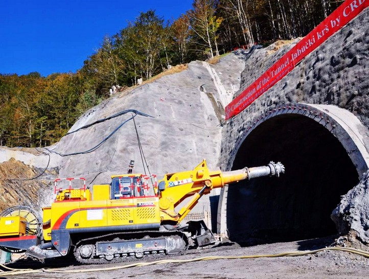 2016年9月爱游戏XTR260隧道掘进机在黑山共和国南北高速公路Jabuka隧道施