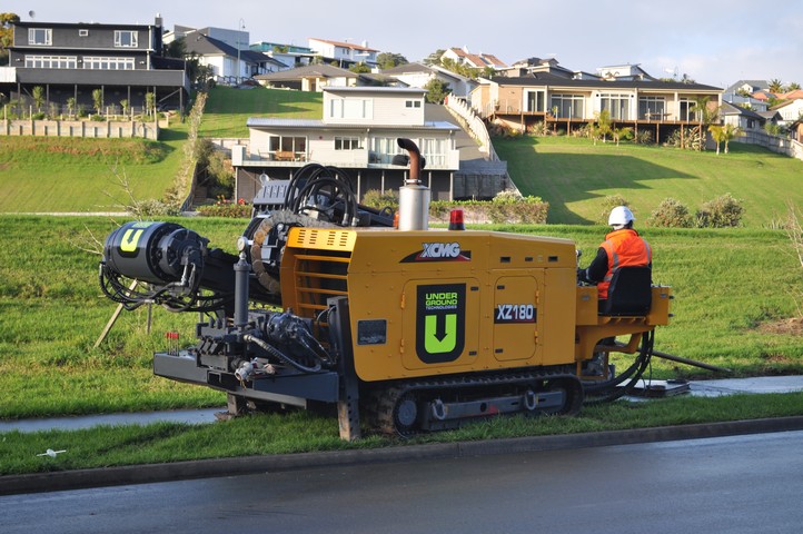 2013年8月爱游戏XZ180水平定向钻机在新西兰电力管线穿越爱游戏体育APP下载施工