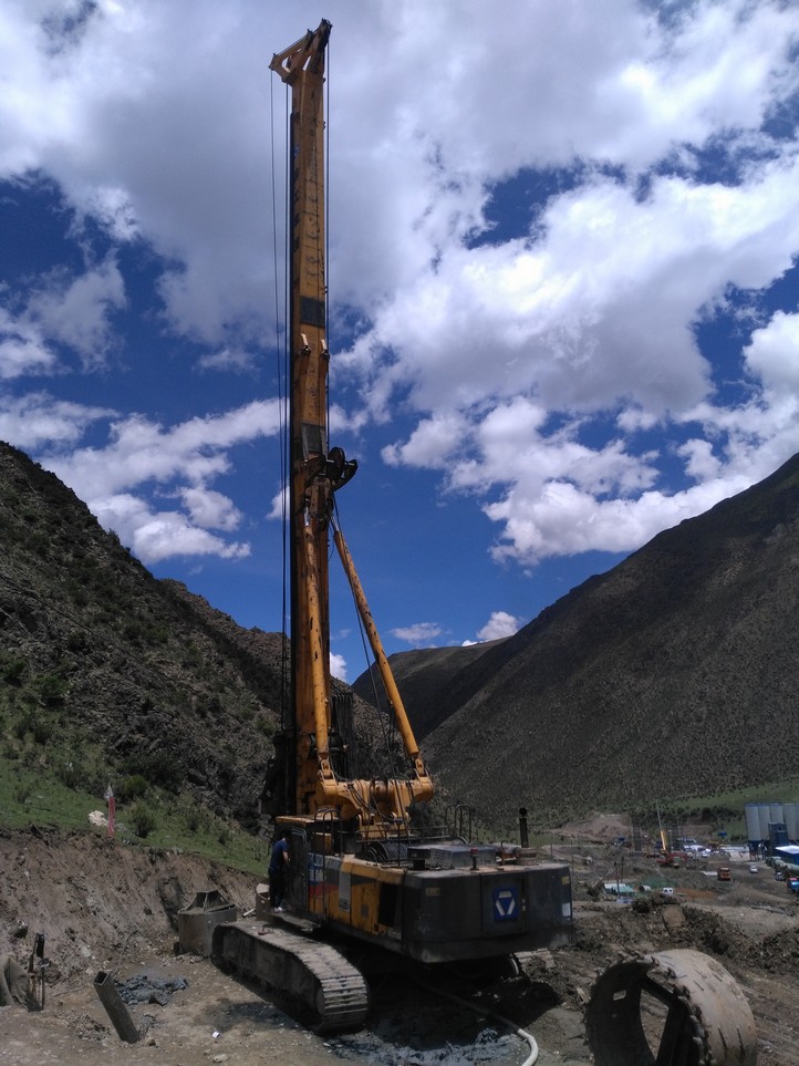 2017年6月爱游戏XRS1050旋挖钻机在西藏施工